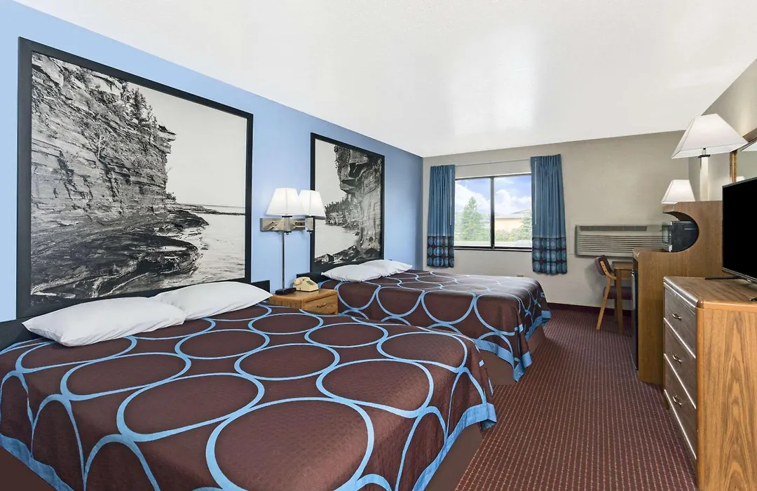 Super 8 By Wyndham Wisconsin Dells-1